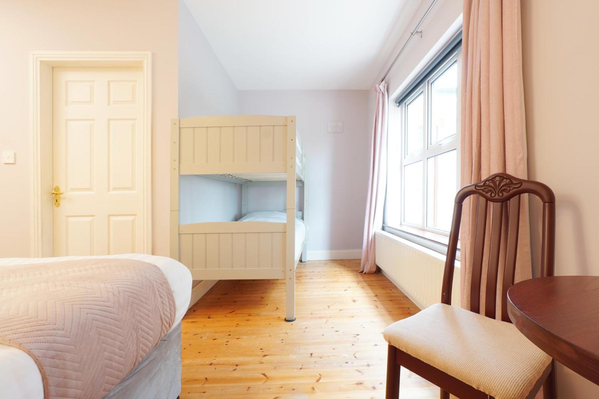 Ashville Guesthouse Уестпорт Екстериор снимка